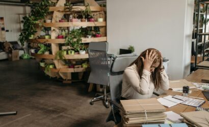 Modern Dünyada Stres: Teknoloji ve Hız Çağında Sakin Kalmanın Sırları