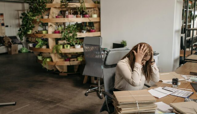 Modern Dünyada Stres: Teknoloji ve Hız Çağında Sakin Kalmanın Sırları